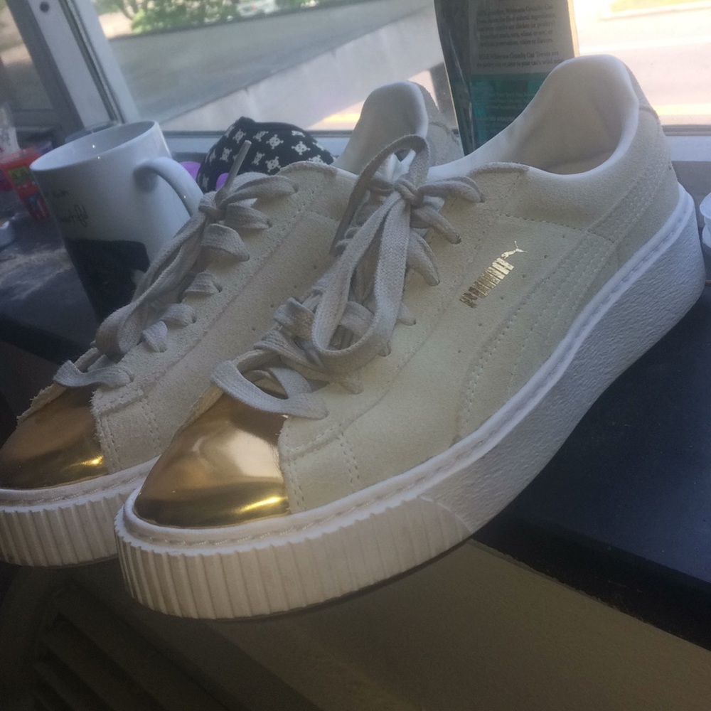 Puma sneakers similar to fenty creepers